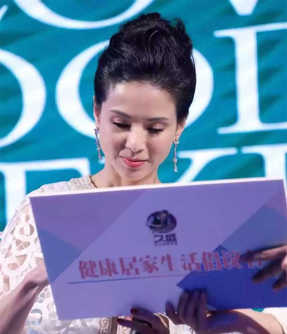 1545793762657382KOwj.jpg 李若彤.jpg