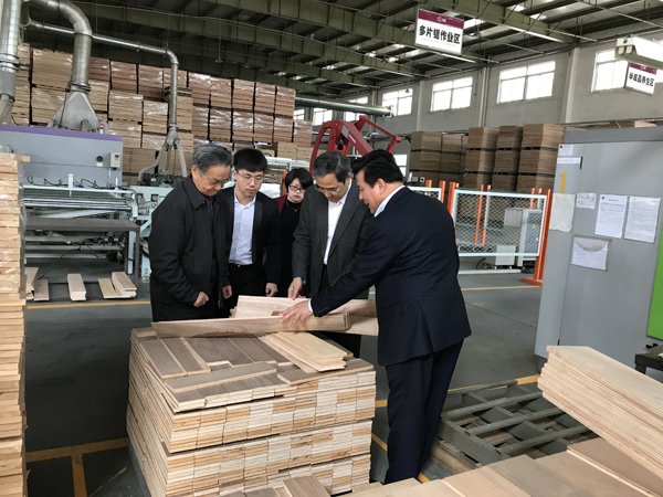 張恩玖主席陪同院士參觀生產基地（照片） (2).JPG